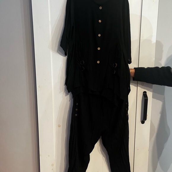 Beautiful pants and top outfit perfect for vacation trips and summer gatherings. - Picture 6 of 6